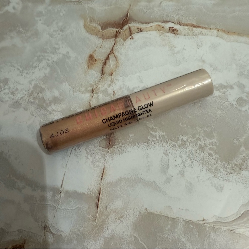 Chica Beauty Champagne Glow Liquid Highlighter‎